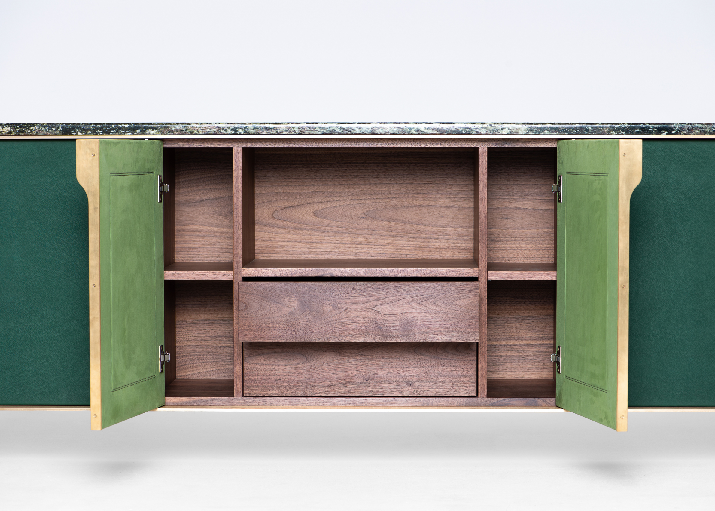 ヴィンテージ　プフ　zarabiadeco Mara Credenza | The Future Perfect